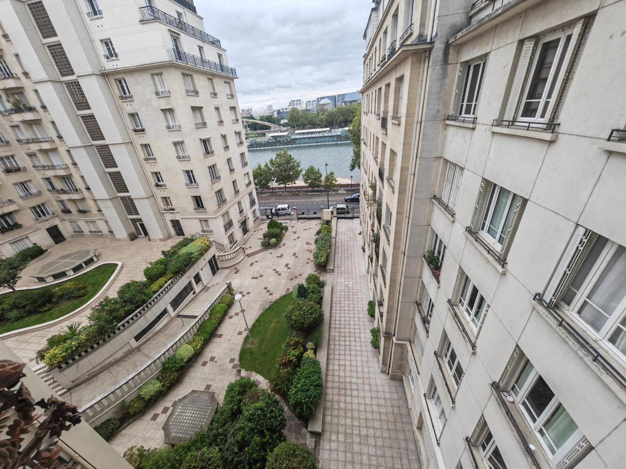 View Sur La Seine Apartment Paris