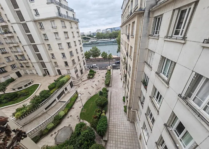 View Sur La Seine